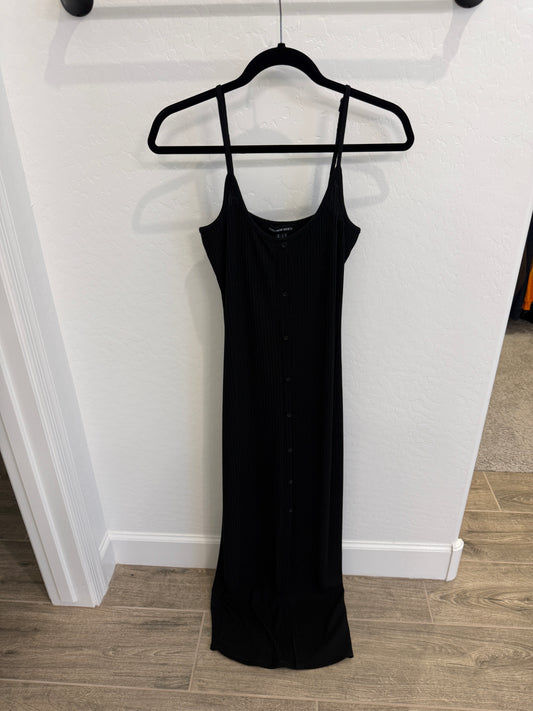 BLACK FITTED MAXI DRESS